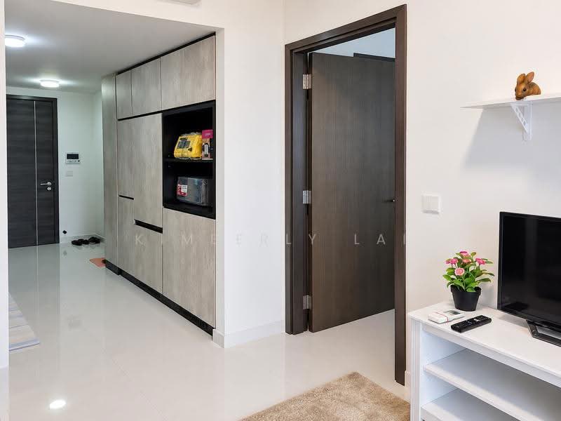 FREEHOLD 2BR in D09, 5 mins to Dhoby Ghaut on 3 lines. Tenanted till May 27., Orchard / River Valley, 3 Bedrooms, 645 sqft, Condominium For Sale, by Kimberly Lai, 500280477 - Interior - PropertyGuru.com.sg