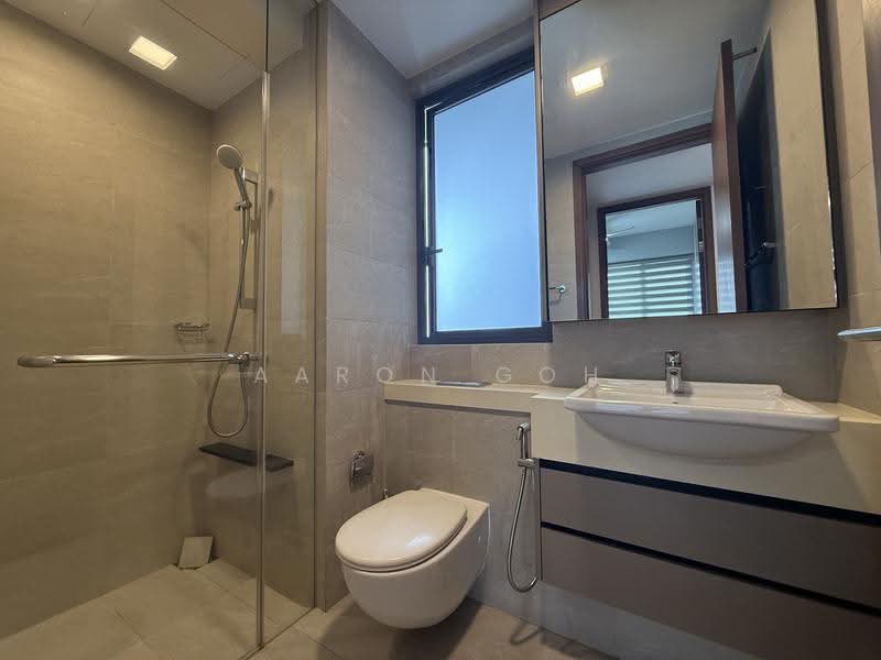Stirling Residences, 21 Stirling Road, Alexandra / Commonwealth, 3 Bedrooms, 1,055 sqft, Condominium For Rent, by Aaron Goh, 500280566 - Common Bathroom - PropertyGuru.com.sg