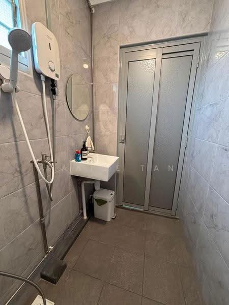 855 Jurong West Street 81, 855 Jurong West Street 81, Boon Lay / Jurong / Tuas, Room Rental, 1,120 sqft, HDB Flat For Rent, by Paaige Tan, 500280570 - Bathroom - PropertyGuru.com.sg