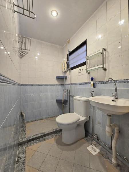 577 Hougang Avenue 4, 577 Hougang Avenue 4, Hougang / Punggol / Sengkang, 4 Bedrooms, 1,507 sqft, HDB Flat For Sale, by Wayne Lim, 500280591 - Bathroom - PropertyGuru.com.sg