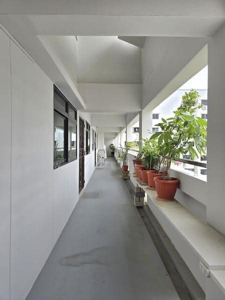 577 Hougang Avenue 4, 577 Hougang Avenue 4, Hougang / Punggol / Sengkang, 4 Bedrooms, 1,507 sqft, HDB Flat For Sale, by Wayne Lim, 500280591 - Corridor - PropertyGuru.com.sg