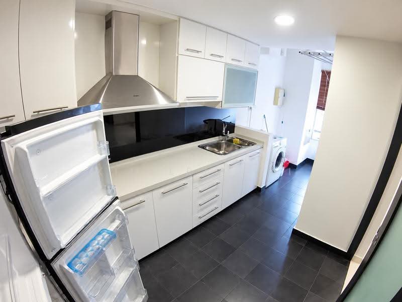 For investors/Coliving, 1BR convertible to 2BR or study 2 mins to MRT., Alexandra / Commonwealth, 2 Bedrooms, 763 sqft, Condominium For Sale, by Kimberly Lai, 500280597 - Kitchen - PropertyGuru.com.sg