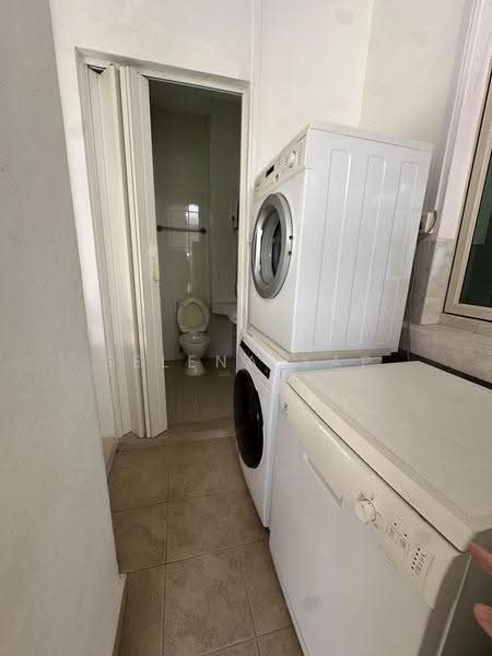 University Park, University Walk, Newton / Novena, 5 Bedrooms, 3,100 sqft, Semi-Detached House For Rent, by Selena Yap, 500280600 - Bathroom - PropertyGuru.com.sg