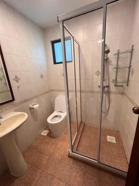 Selanting Green, 1 Jalan Selanting, Clementi Park / Upper Bukit Timah, 3 Bedrooms, 1,658 sqft, Condominium For Rent, by Katherine Tay, 500280602 - Bathroom - PropertyGuru.com.sg