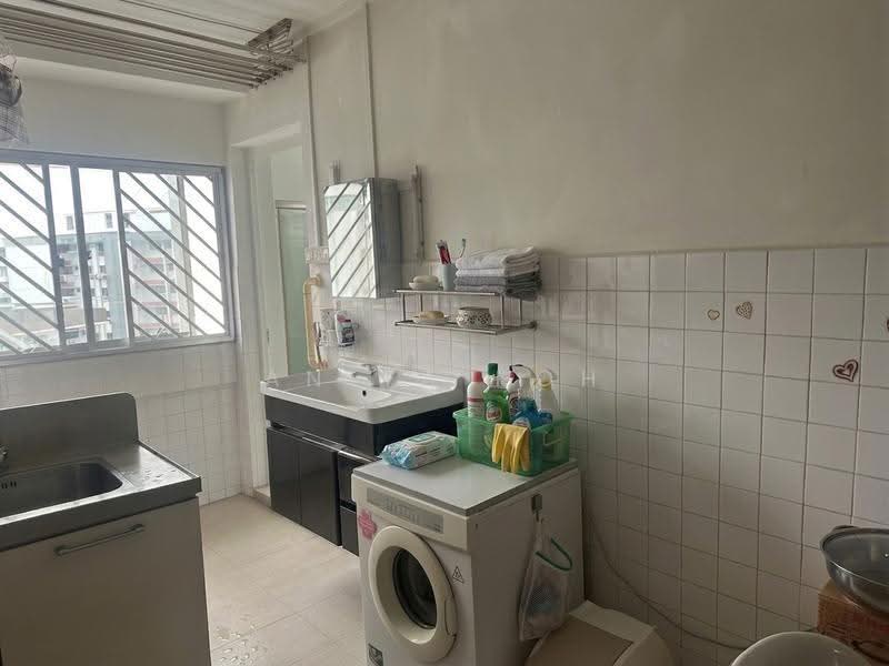 315 Jurong East Street 32, 315 Jurong East Street 32, Boon Lay / Jurong / Tuas, 3 Bedrooms, 1,109 sqft, HDB Flat For Sale, by Anita Koh, 500280628 - Kitchen wash area - PropertyGuru.com.sg