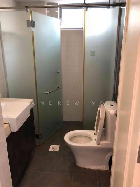 Emerald Park, 6 Indus Road, Alexandra / Commonwealth, 2 Bedrooms, 947 sqft, Condominium For Sale, by Andrew Ng, 500280660 - Bathroom - PropertyGuru.com.sg
