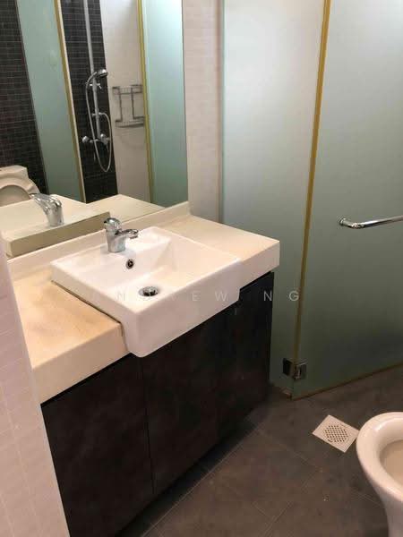 Emerald Park, 6 Indus Road, Alexandra / Commonwealth, 2 Bedrooms, 947 sqft, Condominium For Sale, by Andrew Ng, 500280660 - Bathroom - PropertyGuru.com.sg