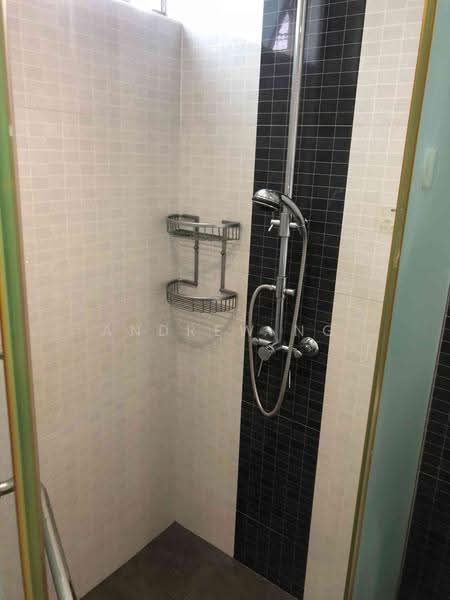Emerald Park, 6 Indus Road, Alexandra / Commonwealth, 2 Bedrooms, 947 sqft, Condominium For Sale, by Andrew Ng, 500280660 - Bathroom - PropertyGuru.com.sg
