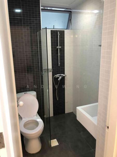 Emerald Park, 6 Indus Road, Alexandra / Commonwealth, 2 Bedrooms, 947 sqft, Condominium For Sale, by Andrew Ng, 500280660 - Bathroom - PropertyGuru.com.sg