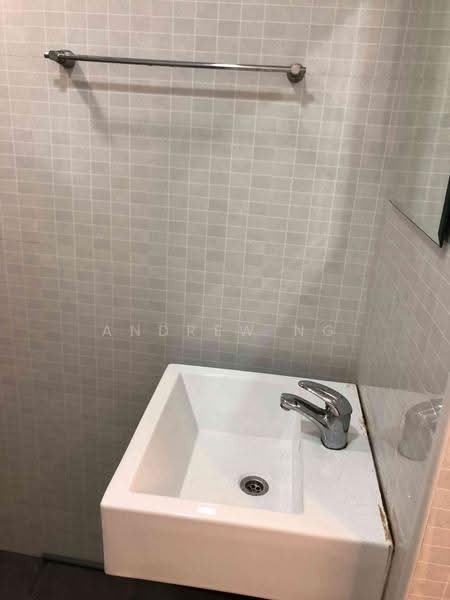 Emerald Park, 6 Indus Road, Alexandra / Commonwealth, 2 Bedrooms, 947 sqft, Condominium For Sale, by Andrew Ng, 500280660 - Bathroom - PropertyGuru.com.sg