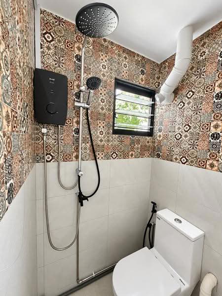 327 Clementi Avenue 5, 327 Clementi Avenue 5, Buona Vista / West Coast / Clementi New Town, Room Rental, 150 sqft, HDB Flat For Rent, by Lawrence Quek, 500280675 - Bathroom - PropertyGuru.com.sg