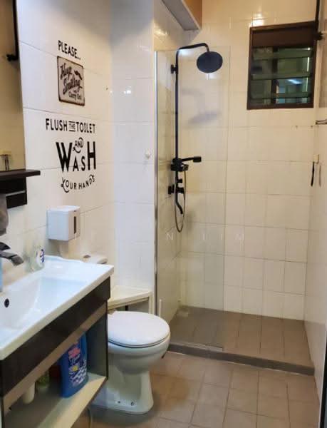 434A Fernvale Road, 434A Fernvale Road, Seletar / Yio Chu Kang, 3 Bedrooms, 1,012 sqft, HDB Flat For Rent, by Jeslyn Lim, 500280679 - Bathroom - PropertyGuru.com.sg