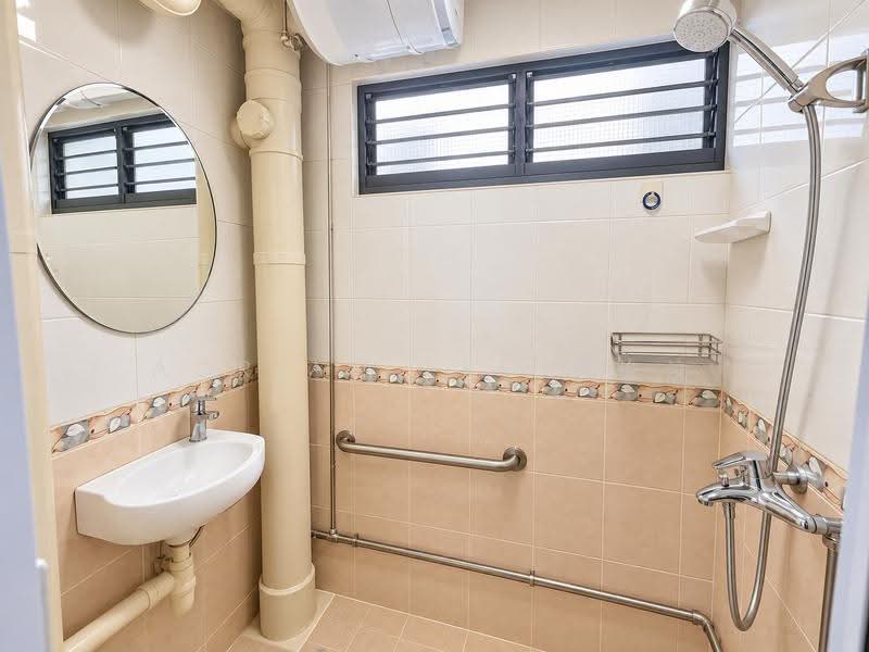 187 Boon Lay Avenue, 187 Boon Lay Avenue, Boon Lay / Jurong / Tuas, 2 Bedrooms, 731 sqft, HDB Flat For Sale, by Adrian Lee 李俊汶, 500280716 - Bathroom - PropertyGuru.com.sg