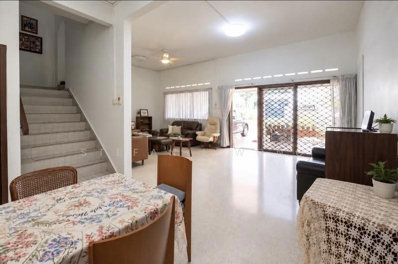 Shamrock Park, 17 Namly Place, Tanglin / Holland / Bukit Timah, 4 Bedrooms, 2,500 sqft, Semi-Detached House For Sale, by Stefanie Wong, 500280733 - Living Room - PropertyGuru.com.sg