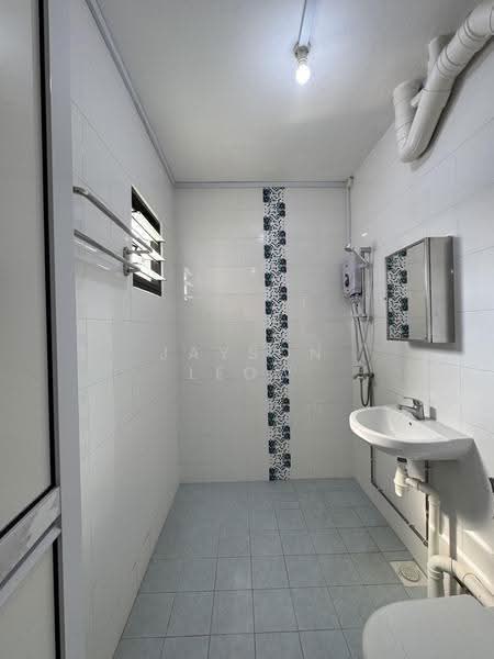524 Hougang Avenue 6, 524 Hougang Avenue 6, Hougang / Punggol / Sengkang, 3 Bedrooms, 1,130 sqft, HDB Flat For Sale, by Jayson Leow, 500280734 - Bathroom - PropertyGuru.com.sg