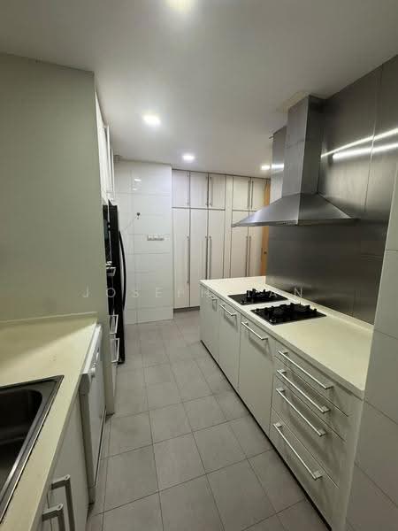 Cairnhill Crest, 2 Cairnhill Circle, Orchard / River Valley, 3 Bedrooms, 1,733 sqft, Condominium For Rent, by Joseph Tan, 500280740 - Kitchen - PropertyGuru.com.sg