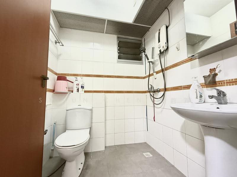26 Ghim Moh Link, 26 Ghim Moh Link, Tanglin / Holland / Bukit Timah, Room Rental, 125 sqft, HDB Flat For Rent, by Shaun Chen 陈韵百, 500280756 - Bathroom - PropertyGuru.com.sg