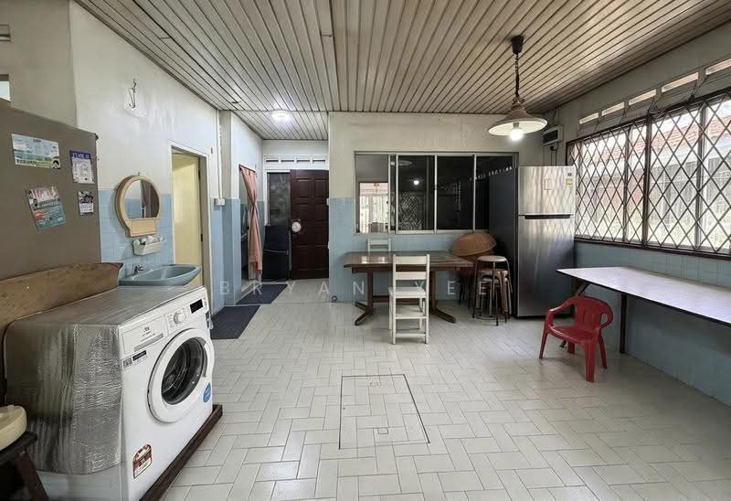 Freehold Corner Terrace at Jalan Selamat, Freehold Corner Terrace at Jalan Selamat, Eunos / Geylang / Paya Lebar, 3 Bedrooms, 1,500 sqft, Corner Terrace For Sale, by Bryan Yee, 500280774 - PropertyGuru.com.sg