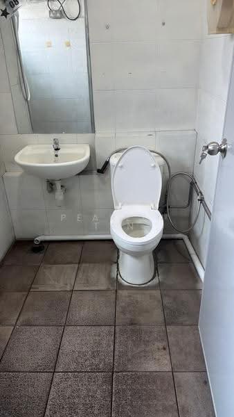 Premier @ Kaki Bukit, 8 Kaki Bukit Avenue 4, Eunos / Geylang / Paya Lebar, 3,078 sqft, Factory / Workshop (B2) For Rent, by Pearlyn Tan, 500280780 - Bathroom - CommercialGuru.com.sg