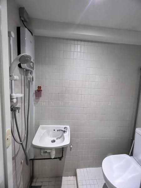 Chancery Court, 36A Dunearn Road, Newton / Novena, 3 Bedrooms, 2,270 sqft, Condominium For Rent, by Johnny Chia, 500280781 - Bathroom - PropertyGuru.com.sg