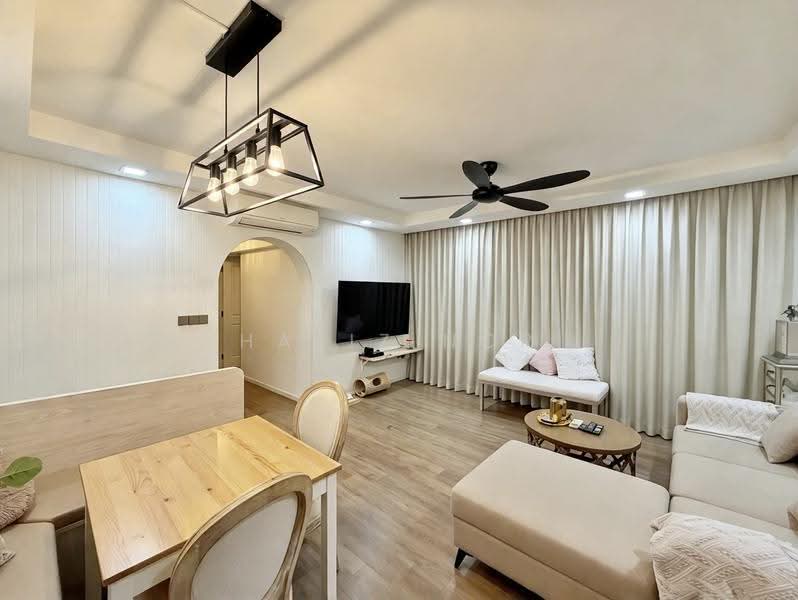 127D Kim Tian Road, 127D Kim Tian Road, Alexandra / Commonwealth, 3 Bedrooms, 1,001 sqft, HDB Flat For Sale, by Hafiz Nor, 500280785 - Living Room - PropertyGuru.com.sg