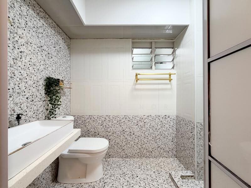 127D Kim Tian Road, 127D Kim Tian Road, Alexandra / Commonwealth, 3 Bedrooms, 1,001 sqft, HDB Flat For Sale, by Hafiz Nor, 500280785 - Bathroom - PropertyGuru.com.sg