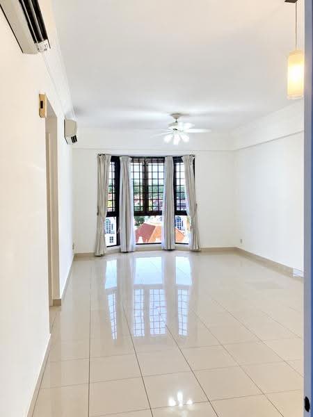 Parkview Apartments, 1 Bukit Batok Street 25, Dairy Farm / Bukit Panjang / Choa Chu Kang, 3 Bedrooms, 1,119 sqft, Apartment For Sale, by May Lee, 500280800 - Living Room - PropertyGuru.com.sg