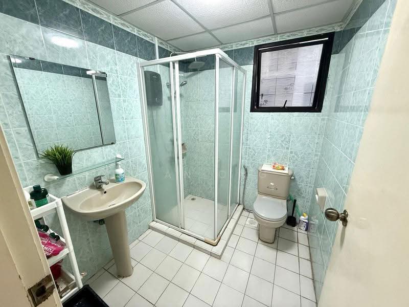 Central Green, 9 Jalan Membina, Alexandra / Commonwealth, Room Rental, 180 sqft, Condominium For Rent, by Sean Ong, 500280820 - Bathroom - PropertyGuru.com.sg