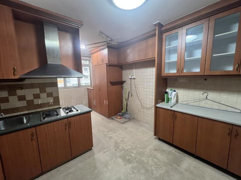 977 Jurong West Street 93, 977 Jurong West Street 93, Boon Lay / Jurong / Tuas, 3 Bedrooms, 1,302 sqft, HDB Flat For Sale, by Fardeen Hussain, 500280825 - Kitchen - PropertyGuru.com.sg