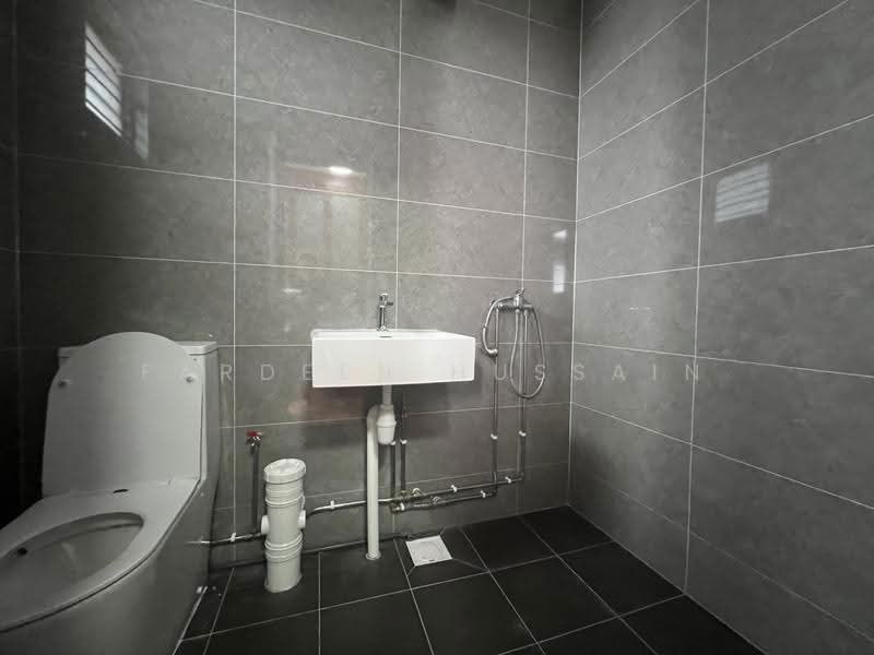 977 Jurong West Street 93, 977 Jurong West Street 93, Boon Lay / Jurong / Tuas, 3 Bedrooms, 1,302 sqft, HDB Flat For Sale, by Fardeen Hussain, 500280825 - Bathroom - PropertyGuru.com.sg