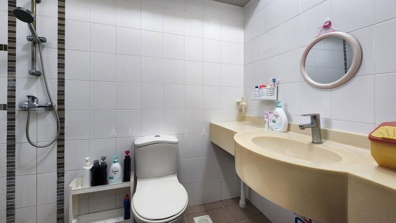 410B Fernvale Road, 410B Fernvale Road, Seletar / Yio Chu Kang, 3 Bedrooms, 1,022 sqft, HDB Flat For Sale, by Angela Lee, 500280836 - Master Bathroom - PropertyGuru.com.sg
