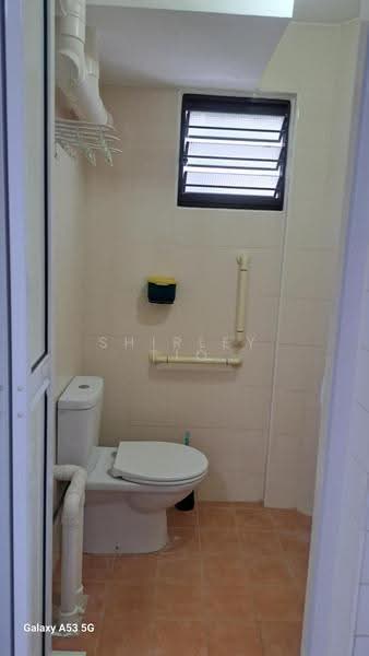 102 Jurong East Street 13, 102 Jurong East Street 13, Boon Lay / Jurong / Tuas, 2 Bedrooms, 732 sqft, HDB Flat For Rent, by Shirley Tio, 500280844 - Bathroom - PropertyGuru.com.sg
