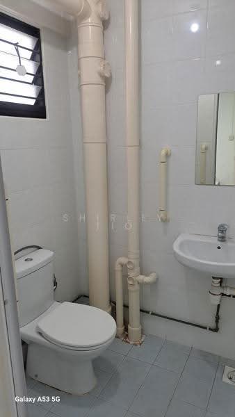 102 Jurong East Street 13, 102 Jurong East Street 13, Boon Lay / Jurong / Tuas, 2 Bedrooms, 732 sqft, HDB Flat For Rent, by Shirley Tio, 500280844 - Bathroom - PropertyGuru.com.sg