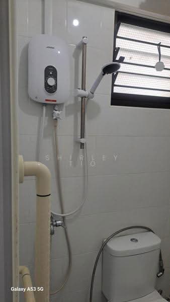 102 Jurong East Street 13, 102 Jurong East Street 13, Boon Lay / Jurong / Tuas, 2 Bedrooms, 732 sqft, HDB Flat For Rent, by Shirley Tio, 500280844 - Bathroom - PropertyGuru.com.sg