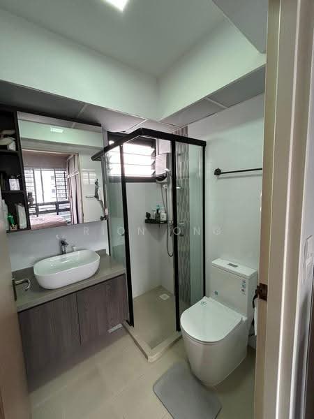 94 Dawson Road, 94 Dawson Road, Alexandra / Commonwealth, 2 Bedrooms, 678 sqft, HDB Flat For Sale, by Rion Ong, 500280870 - Master Bathroom - PropertyGuru.com.sg