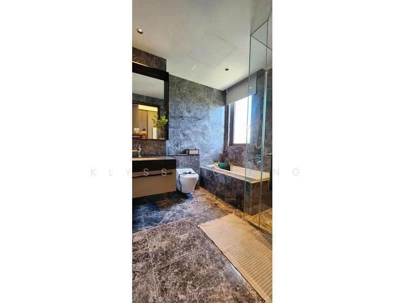Parksuites, 28 Holland Grove Road, Tanglin / Holland / Bukit Timah, 4 Bedrooms, 3,068 sqft, Condominium For Sale, by Klyssa Chong, 500280874 - Bathroom - PropertyGuru.com.sg