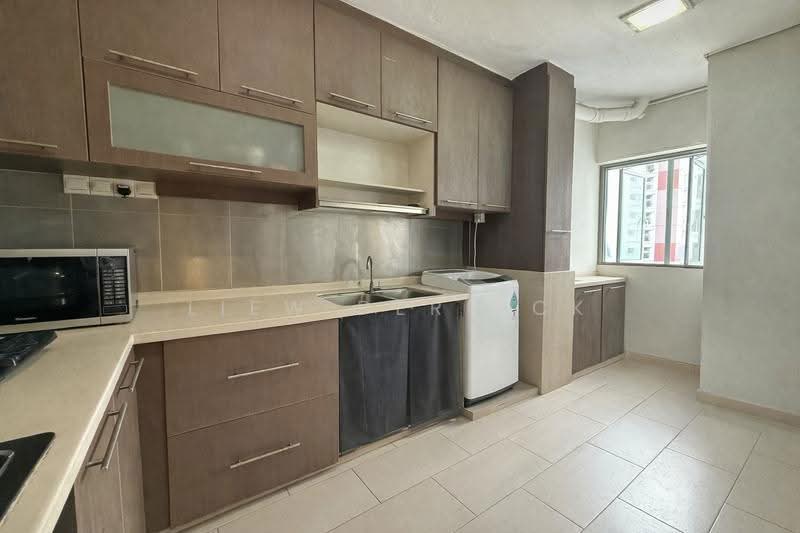 549 Jurong West Street 42, 549 Jurong West Street 42, Boon Lay / Jurong / Tuas, 4 Bedrooms, 1,690 sqft, HDB Flat For Sale, by Liew Derrick, 500280879 - Kitchen - PropertyGuru.com.sg