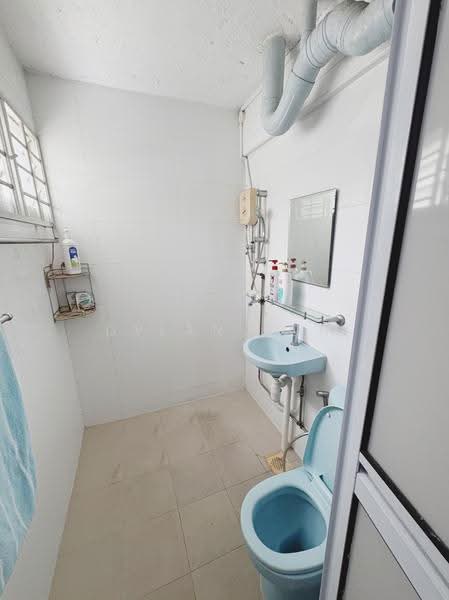 256 Yishun Ring Rd, YISHUN RING ROAD, Sembawang / Yishun, 904 sqft, Shop / Shophouse For Rent, by Dylan Poh, 500280895 - Bathroom - CommercialGuru.com.sg