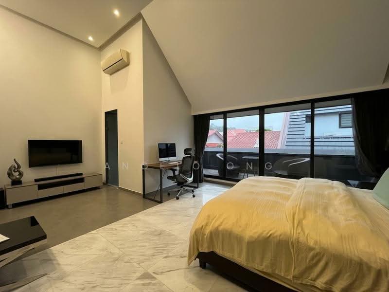 Freehold Renovated Terrace with Lift Provision (Hillview MRT) D23, Jalan Gumilang, Dairy Farm / Bukit Panjang / Choa Chu Kang, 6 Bedrooms, 5,500 sqft, Terraced House For Sale, by Angelo Ong, 500280902 - Bedroom - PropertyGuru.com.sg