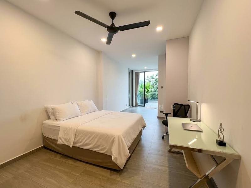 Freehold Renovated Terrace with Lift Provision (Hillview MRT) D23, Jalan Gumilang, Dairy Farm / Bukit Panjang / Choa Chu Kang, 6 Bedrooms, 5,500 sqft, Terraced House For Sale, by Angelo Ong, 500280902 - Bedroom - PropertyGuru.com.sg