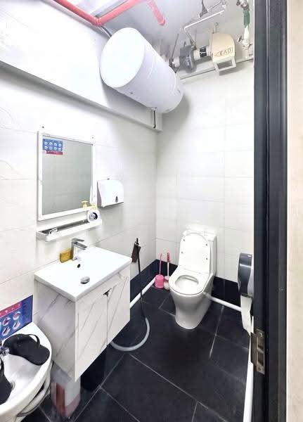 Primz Bizhub, 21 Woodlands Close singapore, Admiralty / Woodlands, 2,659 sqft, Light Industrial (B1) For Rent, by Eric Lee, 500280903 - Bathroom - CommercialGuru.com.sg