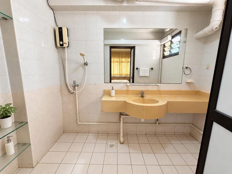 693 Jurong West Central 1, 693 Jurong West Central 1, Boon Lay / Jurong / Tuas, 3 Bedrooms, 1,098 sqft, HDB Flat For Sale, by Tan Hong Liang, 500280912 - Master Bathroom - PropertyGuru.com.sg