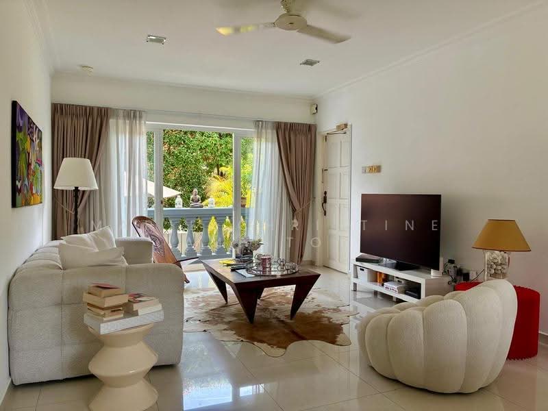 Lewis Lodge, 41A Lewis Road, Tanglin / Holland / Bukit Timah, 3 Bedrooms, 1,657 sqft, Apartment For Rent, by Marie-Christine Amestoy, 500280932 - Living Room - PropertyGuru.com.sg
