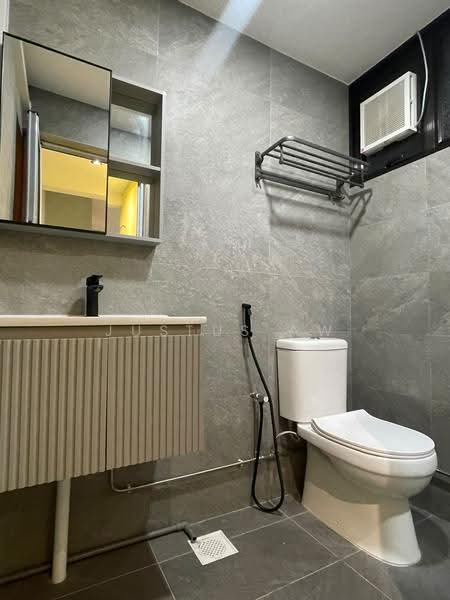 Textile Centre, 200 Jalan Sultan, Beach Road / Bugis / Rochor, 2 Bedrooms, 883 sqft, Apartment For Sale, by Justus Aw, 500280952 - common bath - PropertyGuru.com.sg