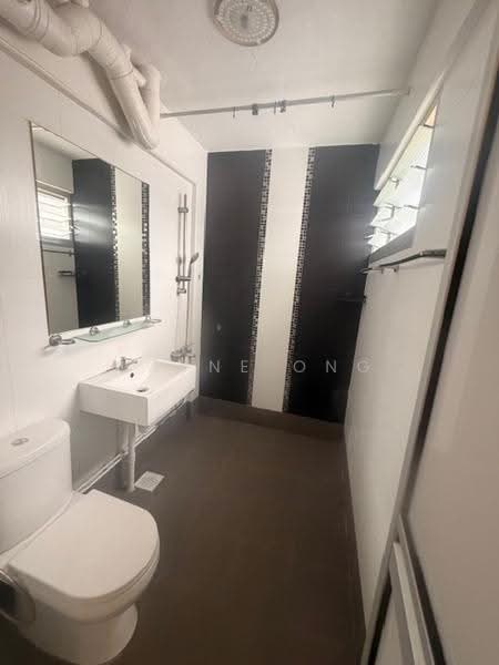 143 Serangoon North Avenue 1, 143 Serangoon North Avenue 1, Hougang / Punggol / Sengkang, 3 Bedrooms, 1,313 sqft, HDB Flat For Sale, by Wayne Ong, 500280965 - Bathroom - PropertyGuru.com.sg