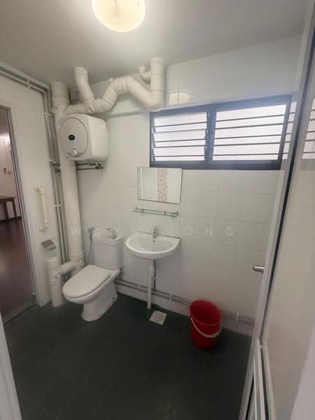 143 Serangoon North Avenue 1, 143 Serangoon North Avenue 1, Hougang / Punggol / Sengkang, 3 Bedrooms, 1,313 sqft, HDB Flat For Sale, by Wayne Ong, 500280965 - Bathroom - PropertyGuru.com.sg