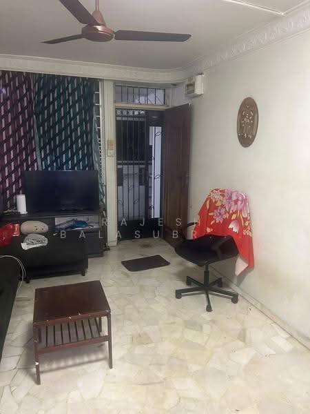 632 Hougang Avenue 8, 632 Hougang Avenue 8, Hougang / Punggol / Sengkang, 2 Bedrooms, 721 sqft, HDB Flat For Rent, by Rajesh Balasubramanian, 500280968 - Living Room - PropertyGuru.com.sg