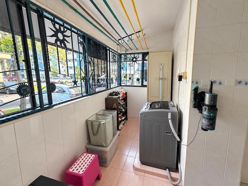 251 Bukit Batok East Avenue 5, 251 Bukit Batok East Avenue 5, Dairy Farm / Bukit Panjang / Choa Chu Kang, 2 Bedrooms, 785 sqft, HDB Flat For Sale, by Hafiqal Amer, 500280981 - Courtyard - PropertyGuru.com.sg
