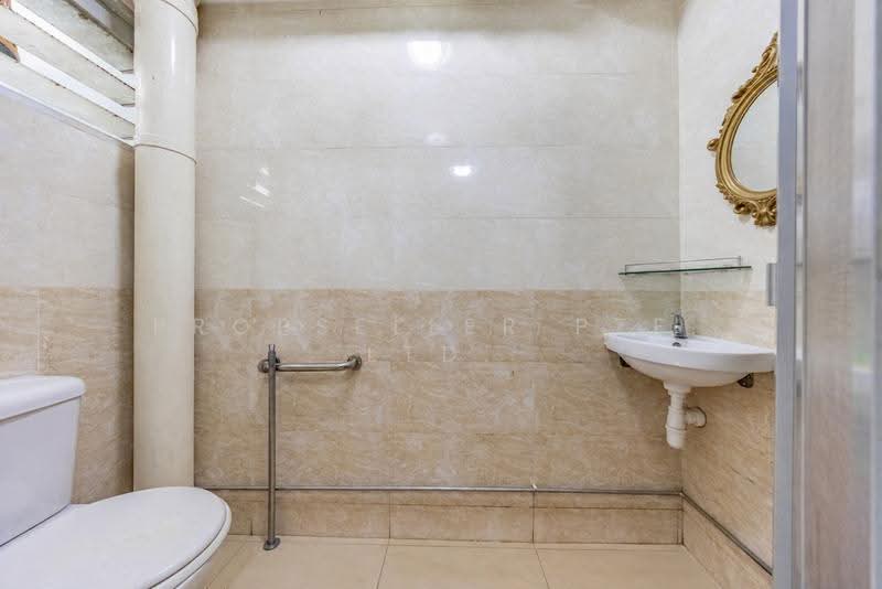 138 Petir Road, 138 Petir Road, Dairy Farm / Bukit Panjang / Choa Chu Kang, 4 Bedrooms, 1,561 sqft, HDB Flat For Sale, by Gina Tow, 500281040 - Bathroom - PropertyGuru.com.sg