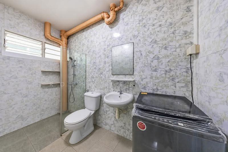 138 Petir Road, 138 Petir Road, Dairy Farm / Bukit Panjang / Choa Chu Kang, 4 Bedrooms, 1,561 sqft, HDB Flat For Sale, by Gina Tow, 500281040 - Bathroom - PropertyGuru.com.sg